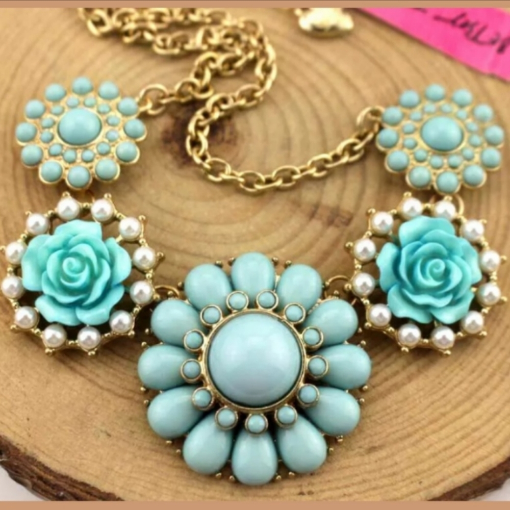 New blue flowers necklace